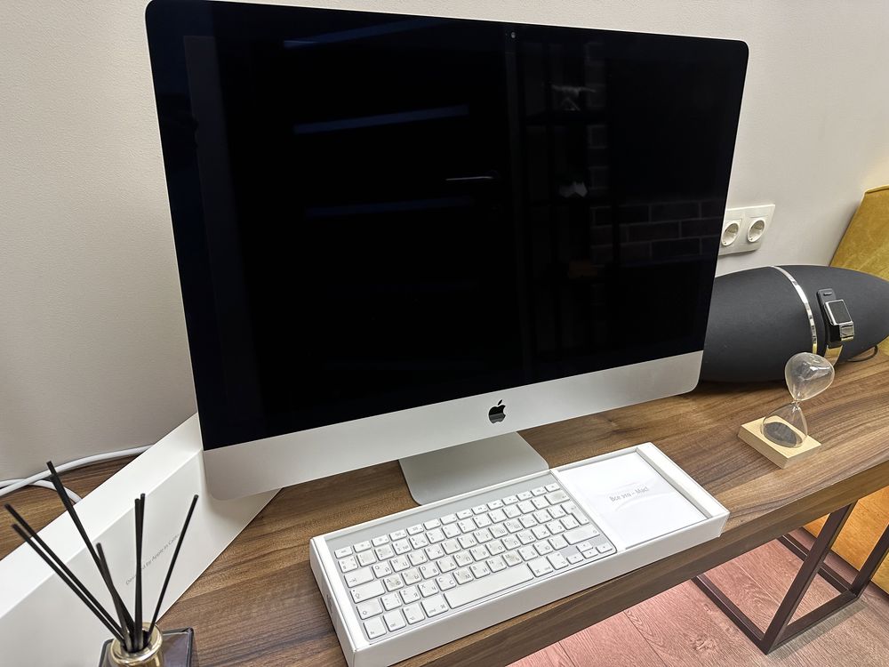 iMac 21.5-inch LED 16:9 widescreen computer 2012 года