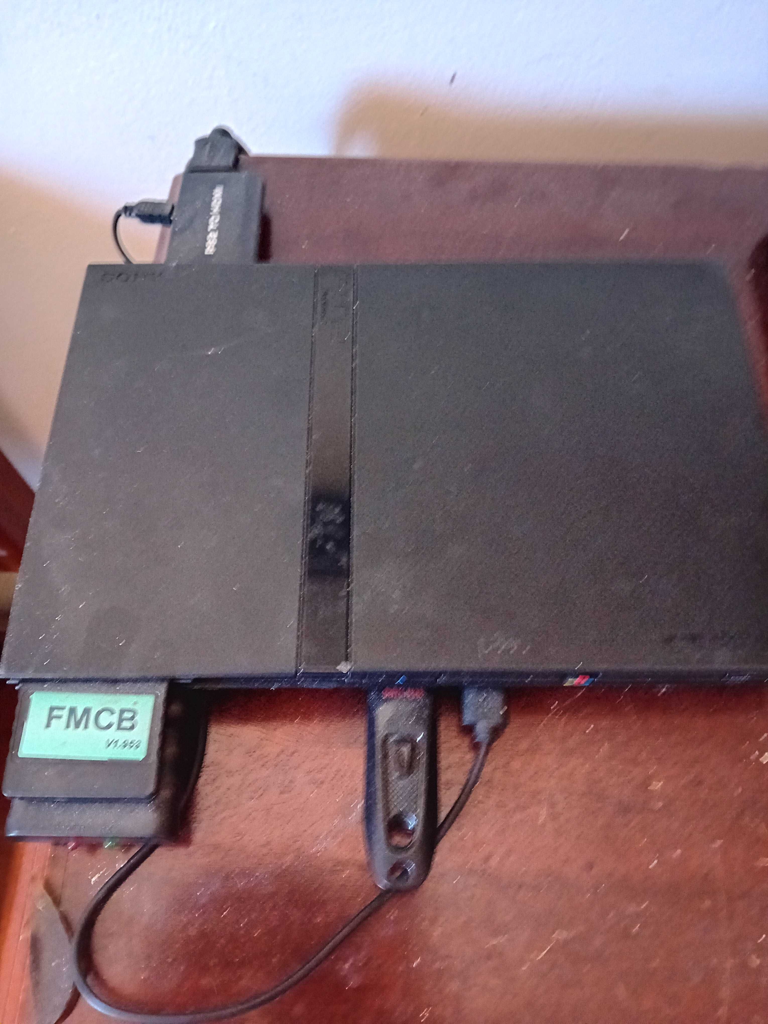 Vendo um ps2 slim bem conservado com comando + FMCB+ Jogos