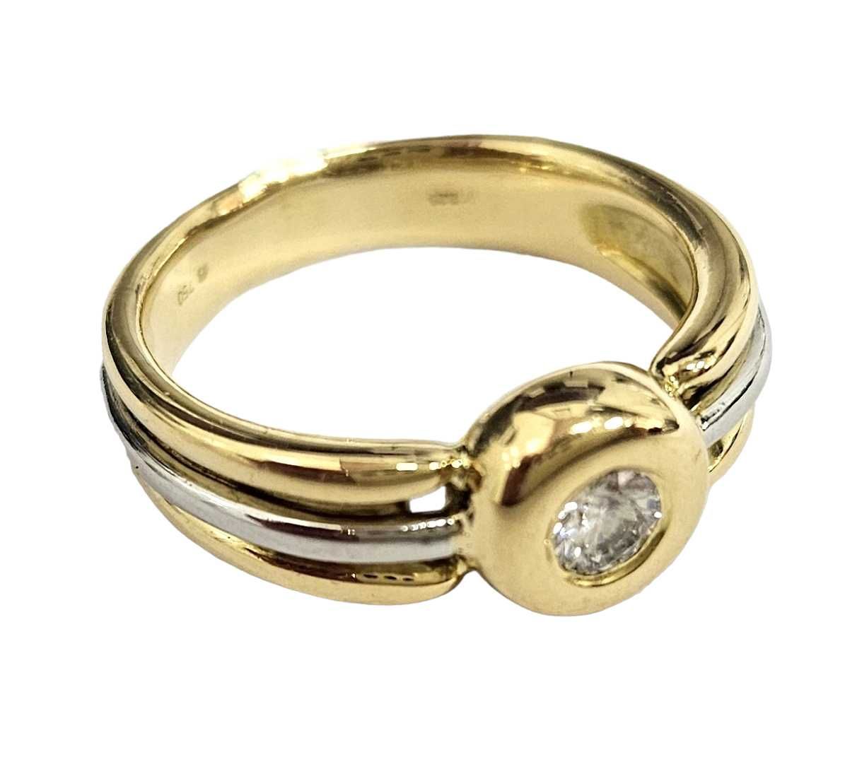 Złoty pierścionek 750 z brylantem 0,25 ct sygnet 8,46g
