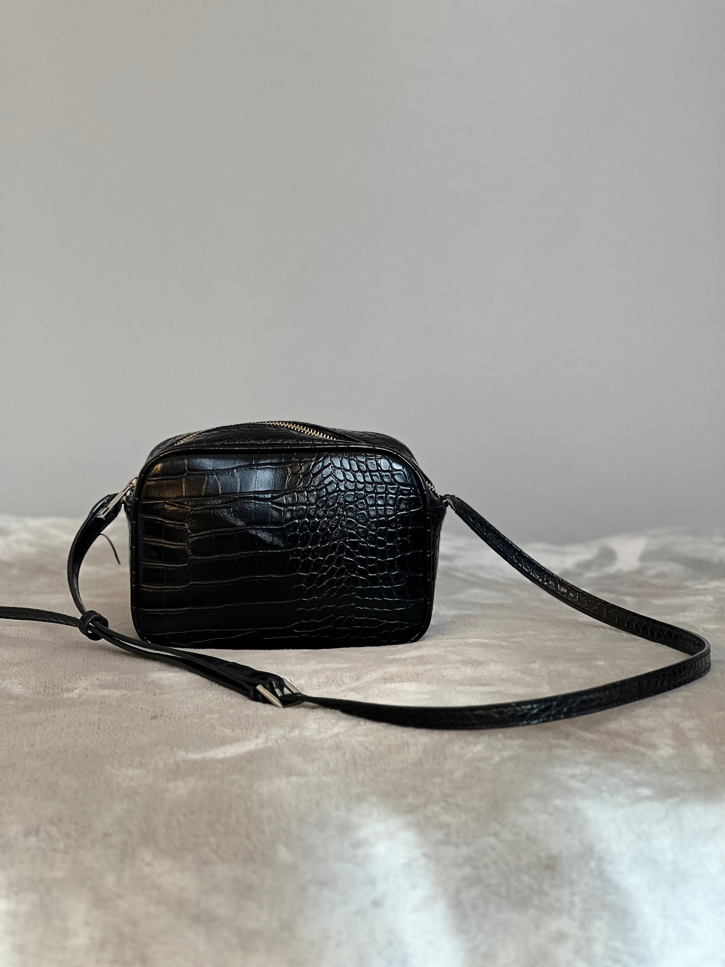 Torebka crossbody czarna „skóra węża” | Reserved