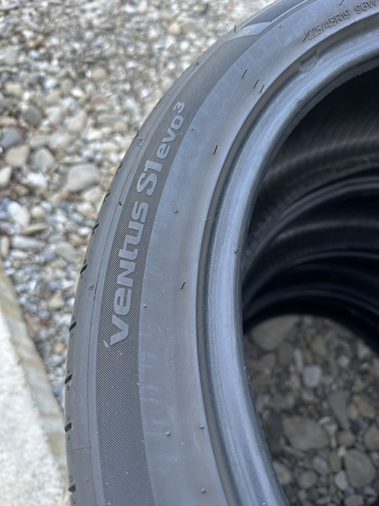 225/45/19 Hankook Ventus S1 Evo 3