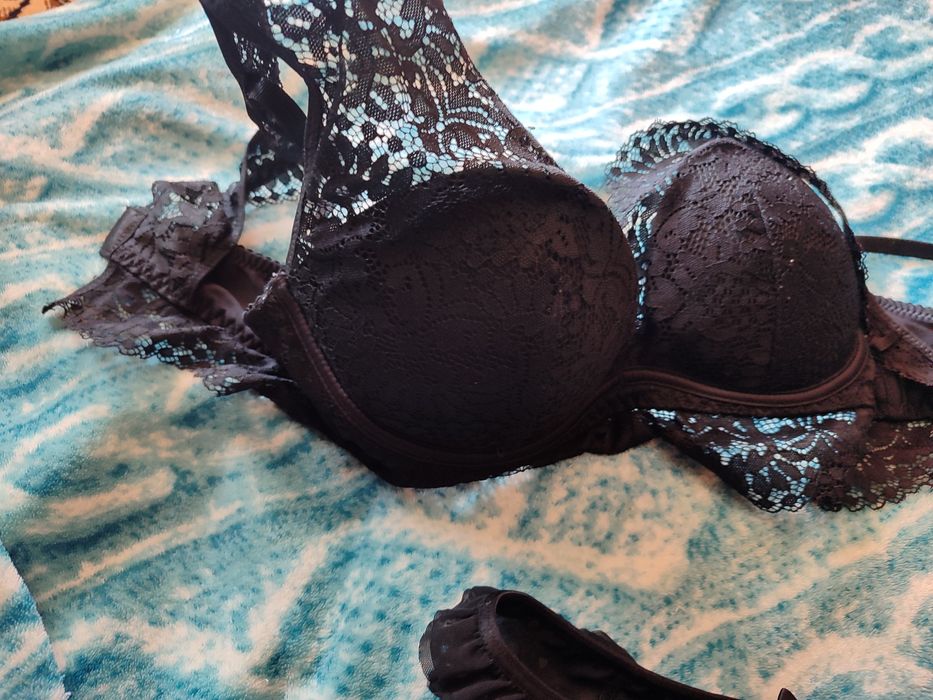 Кружевний бюстгальтер.стрінги