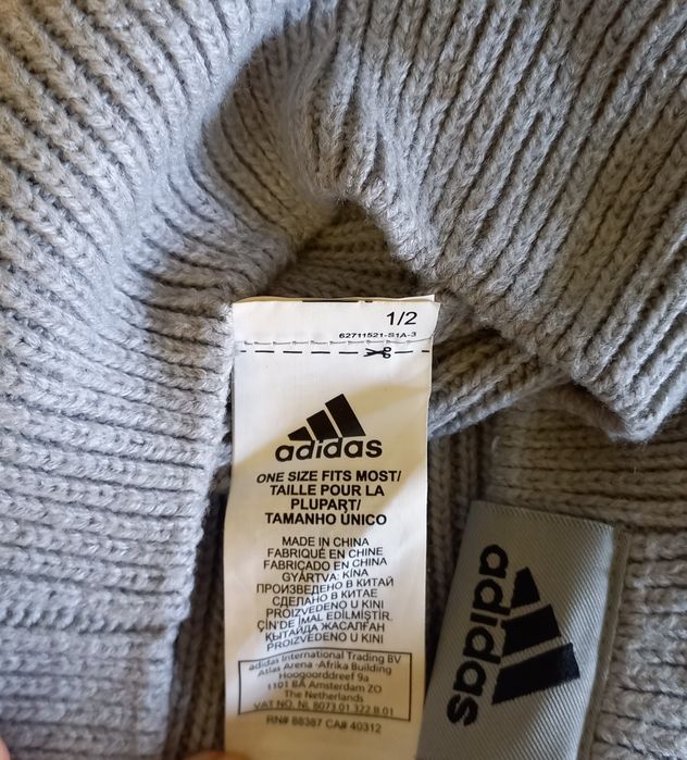 Шапка Adidas на 3-4 роки