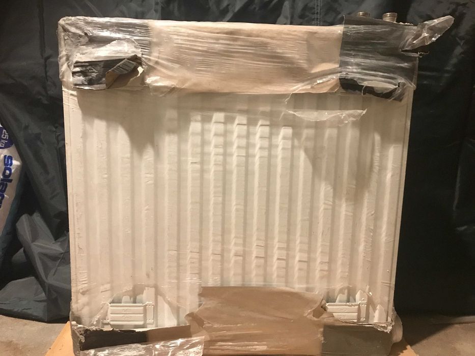 Grzejnik Cosmo 60 x60 cm nieużywany