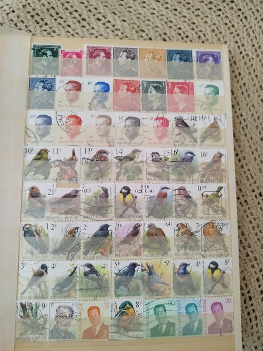 Classificador com 390 selos diferentes Bélgica