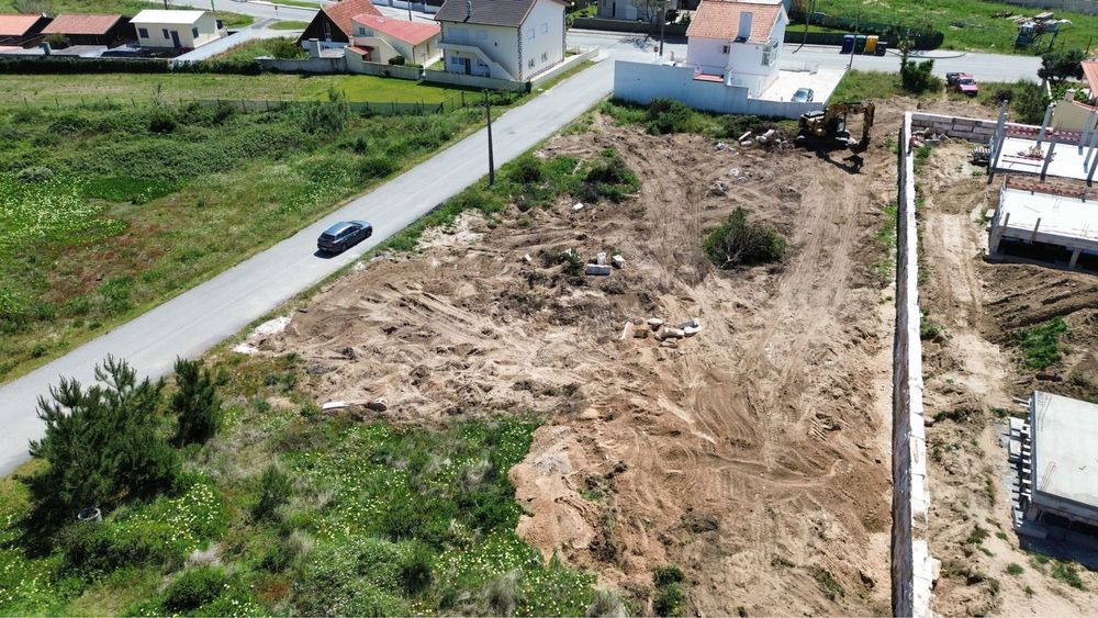 Terreno com projero aprovado em Salir do Porto