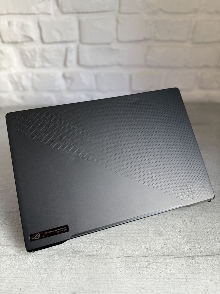 ROG Zephyrus 16' 2.5K 165hz, i9-12900H RTX 3070TI 8GB 16GB RAM SSD 1TB