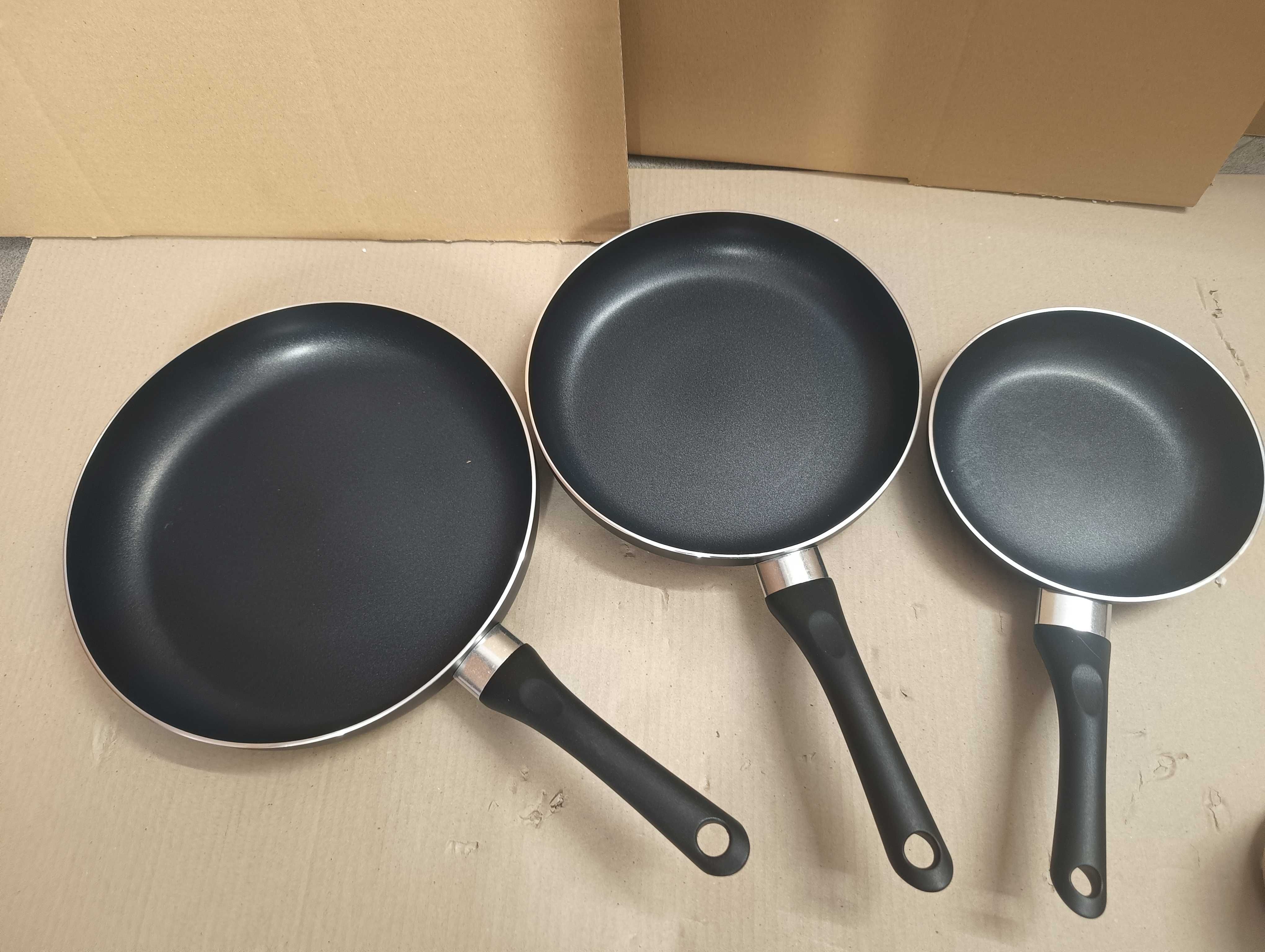 zestaw Patelni Amazon Basics  patelnia 20cm,25cm30cm powystawowe