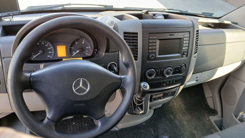 Wynajem bus kontener  9EP + Winda plandeka Mercedes Sprinter