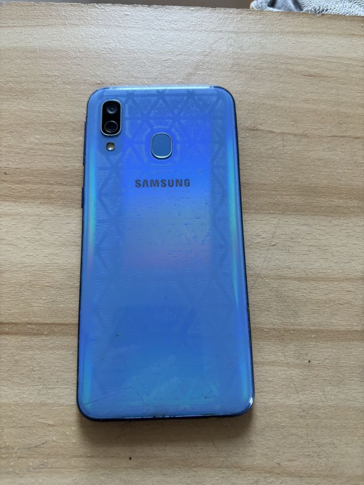 Samsung a40 niebieski
