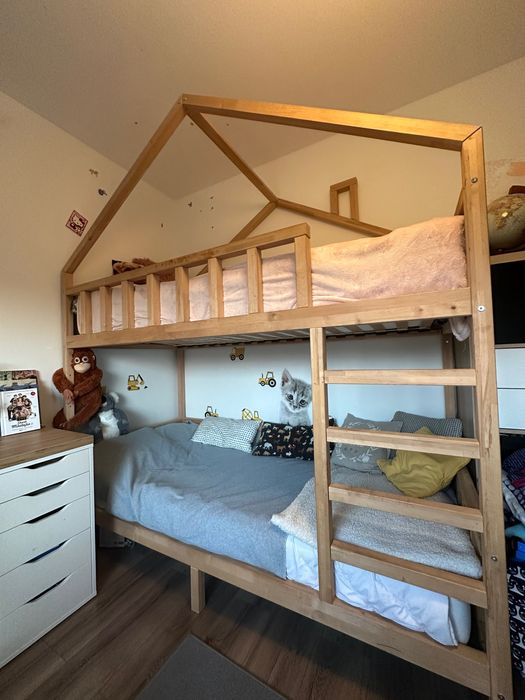 Łóżko drewniane piętrowe domek