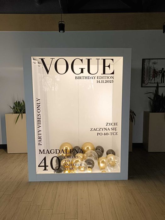 Wynajem Fotobox Magazine – FOTOBUDKA VOGUE  druk zdjęć, biały i czarny
