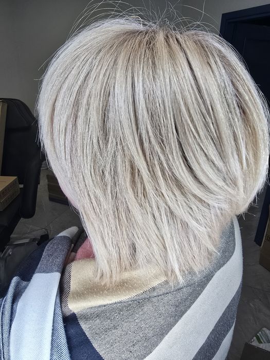 Перукар-колорист  послуги