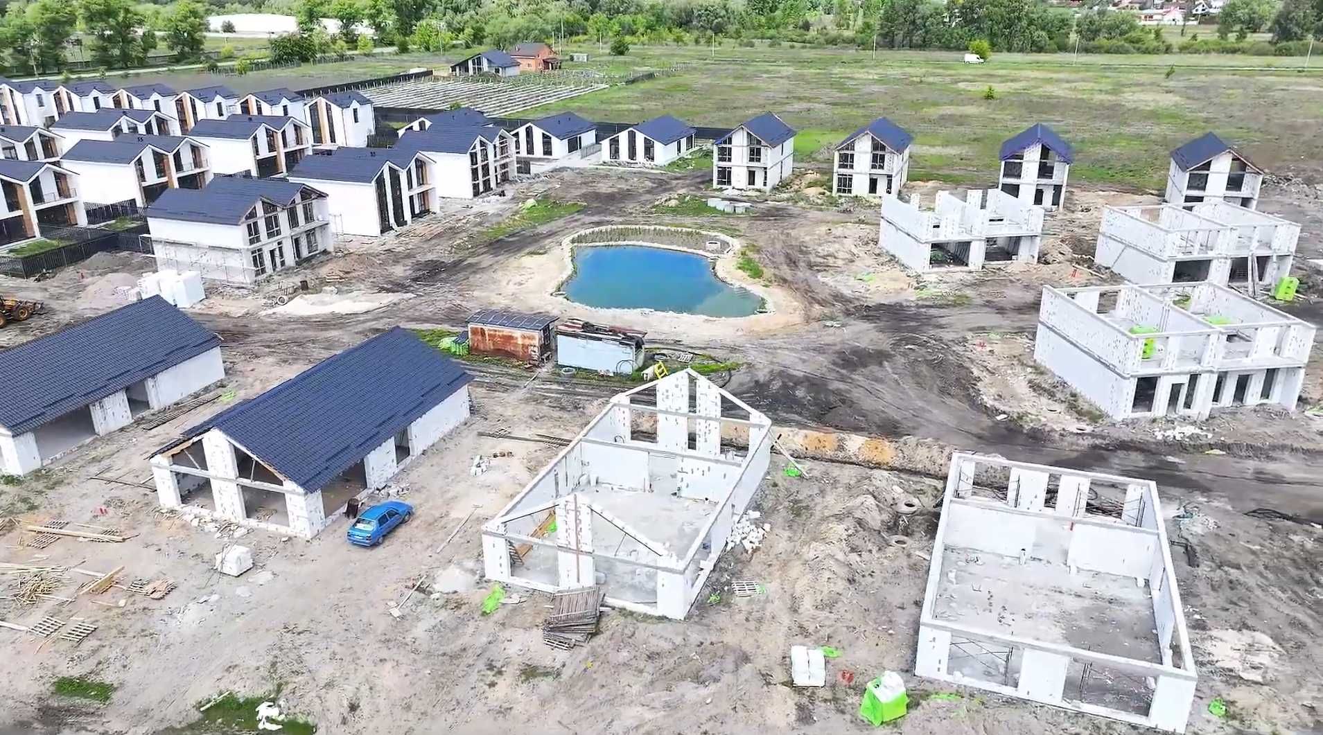 Котедж 125 кв.м біля озера в красивому містечку біля Десни