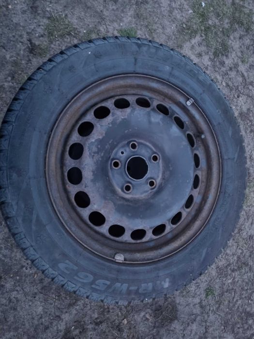 Felgi VW z oponami  215/55/16 zima jeden sezon.