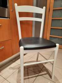 Cadeira branca de cozinha