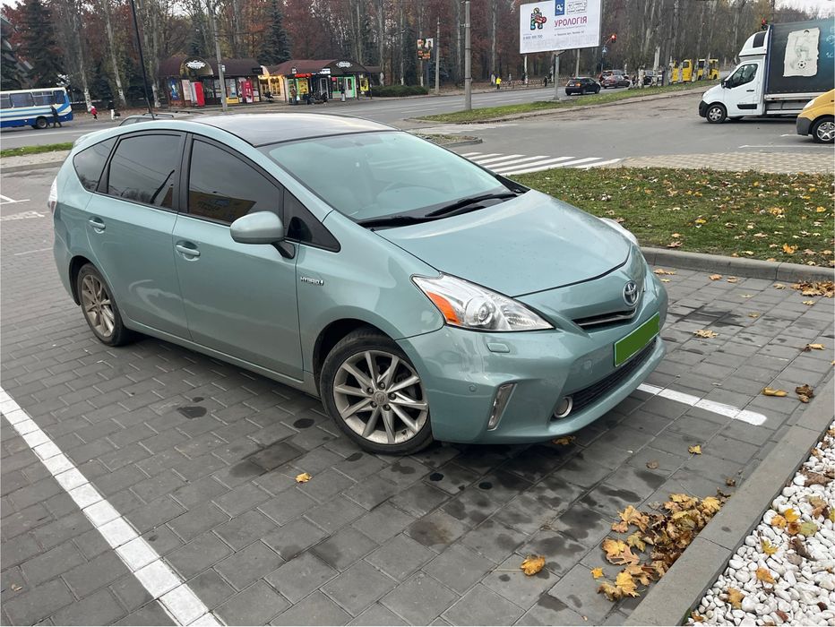 Toyota Prius V 2014 р