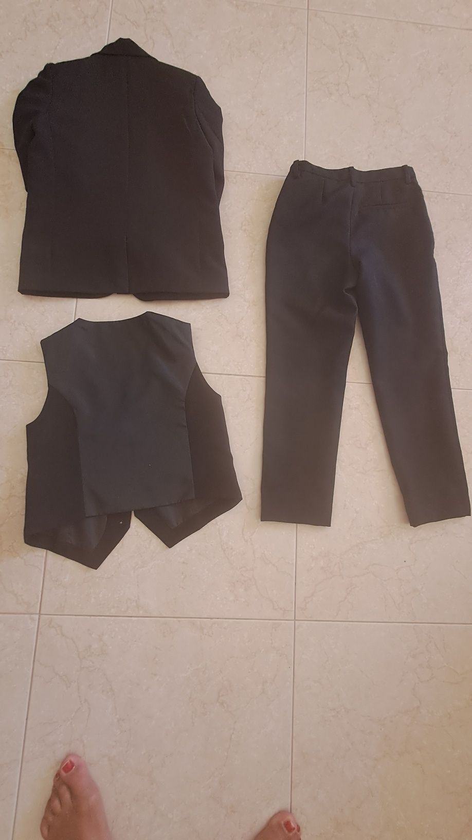 Fato preto de menino 8 anos