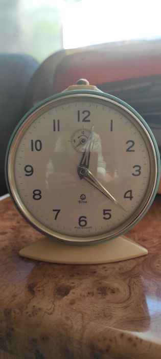 budzik mechaniczny nakrecany