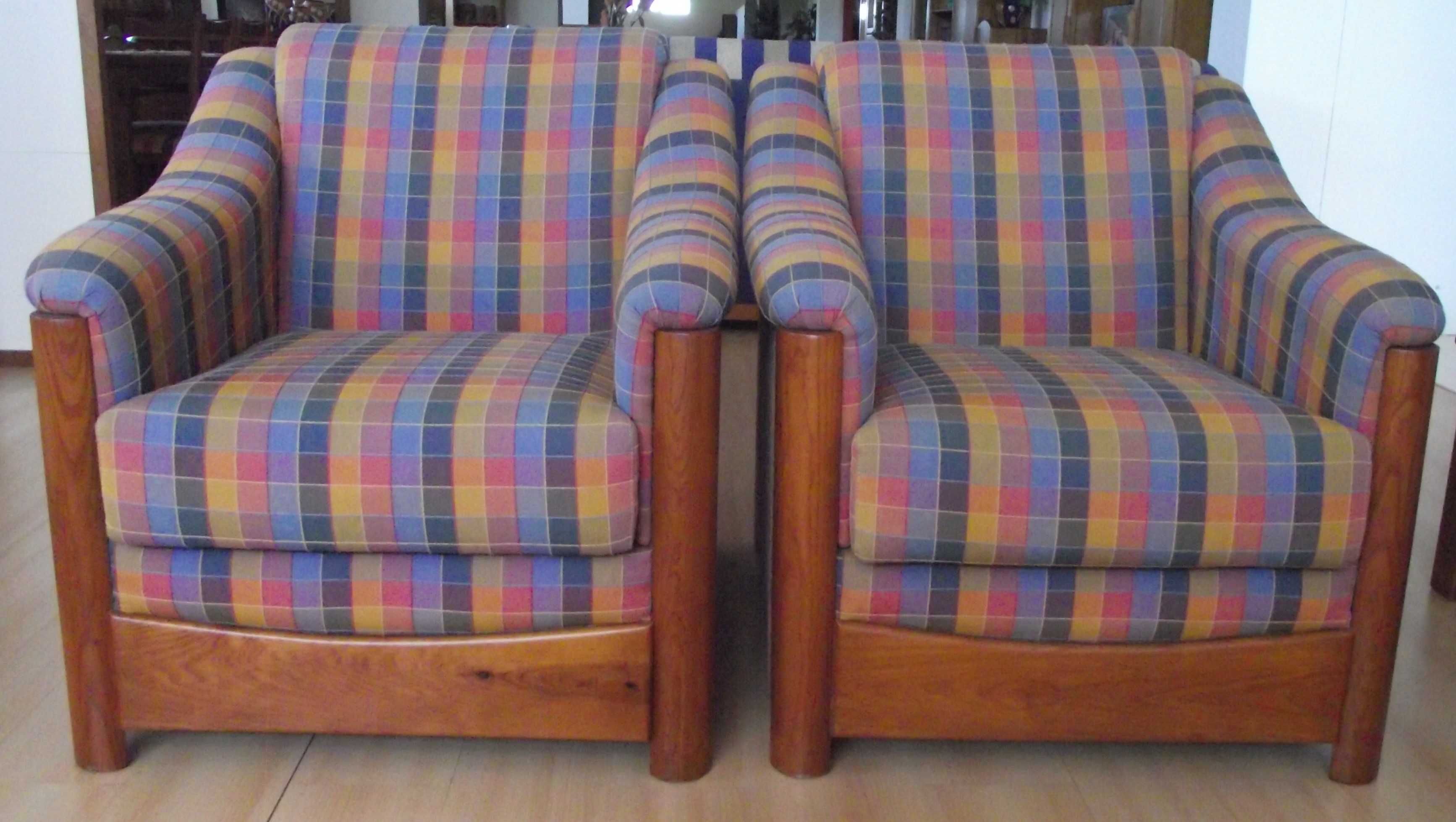 Conjunto sofás Copenhaga em pinho e tecido