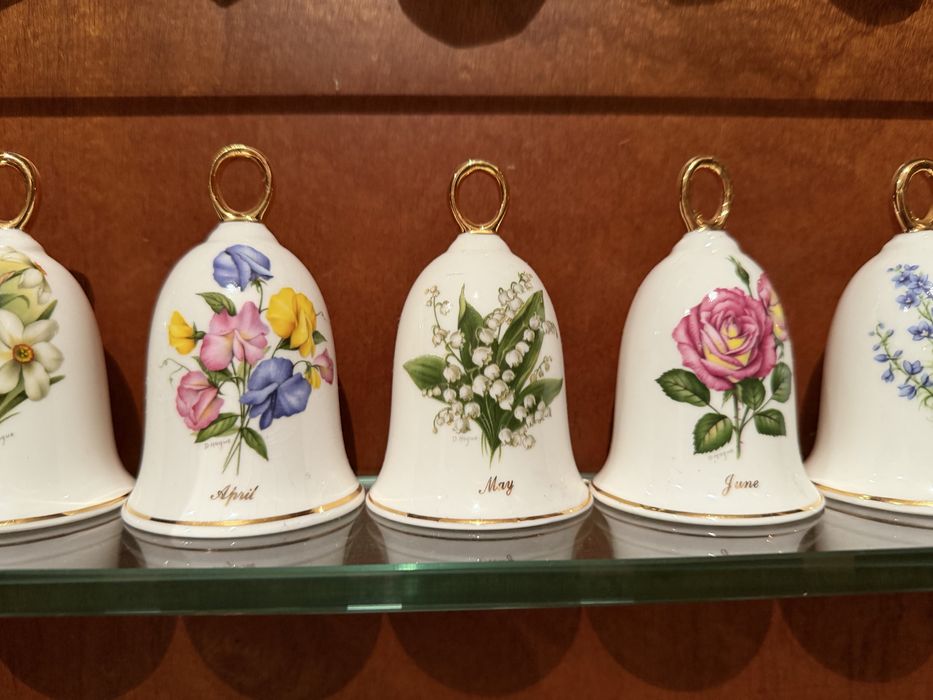 12 sinos em porcelana 12 meses do ano