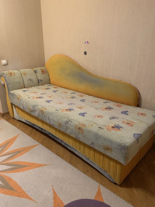 Диван односпальний. Розміри спального місця 197*80. Заг. дов 225*90.