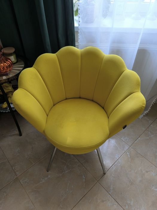 Fotel Glamour kształt muszelka.