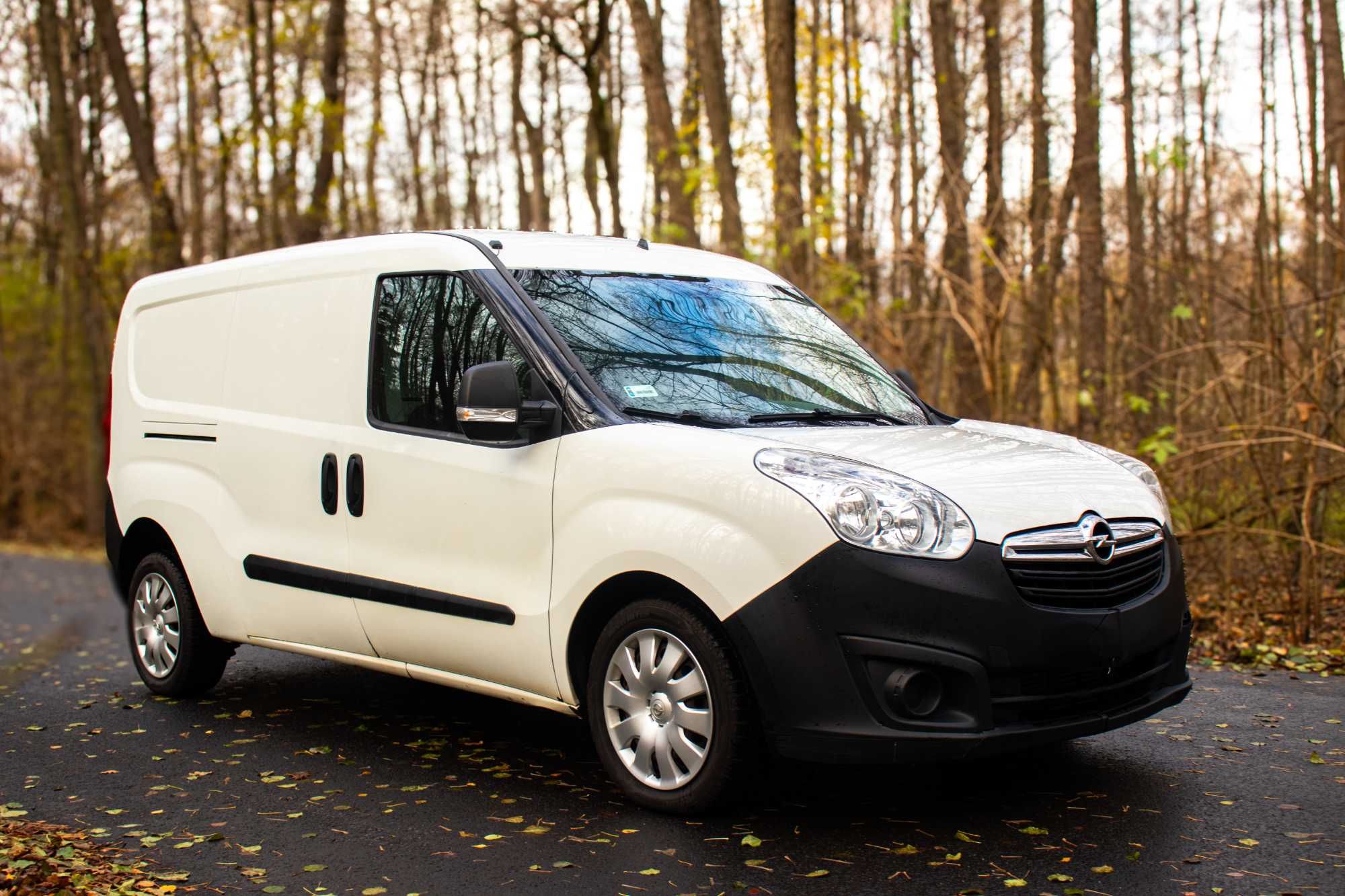 Bus do wynajęcia - Opel Combo Long Tani i ekonomiczny Warszawa