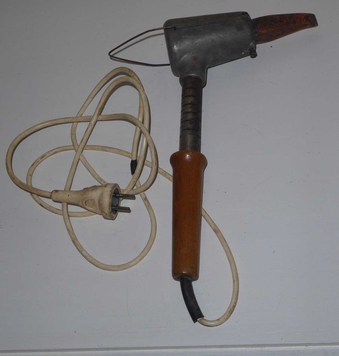 LUTOWNICA KOLBOWA  Drewnianym uchwytem, Sprawna, Wroc