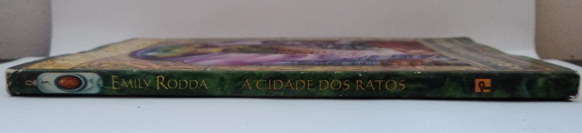 Livro da "Saga de Deltora" de Emily Rodda