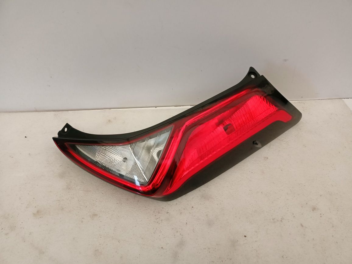 Toyota Aygo II 2 lift FL 18- lampa prawy tył prawa tylna
