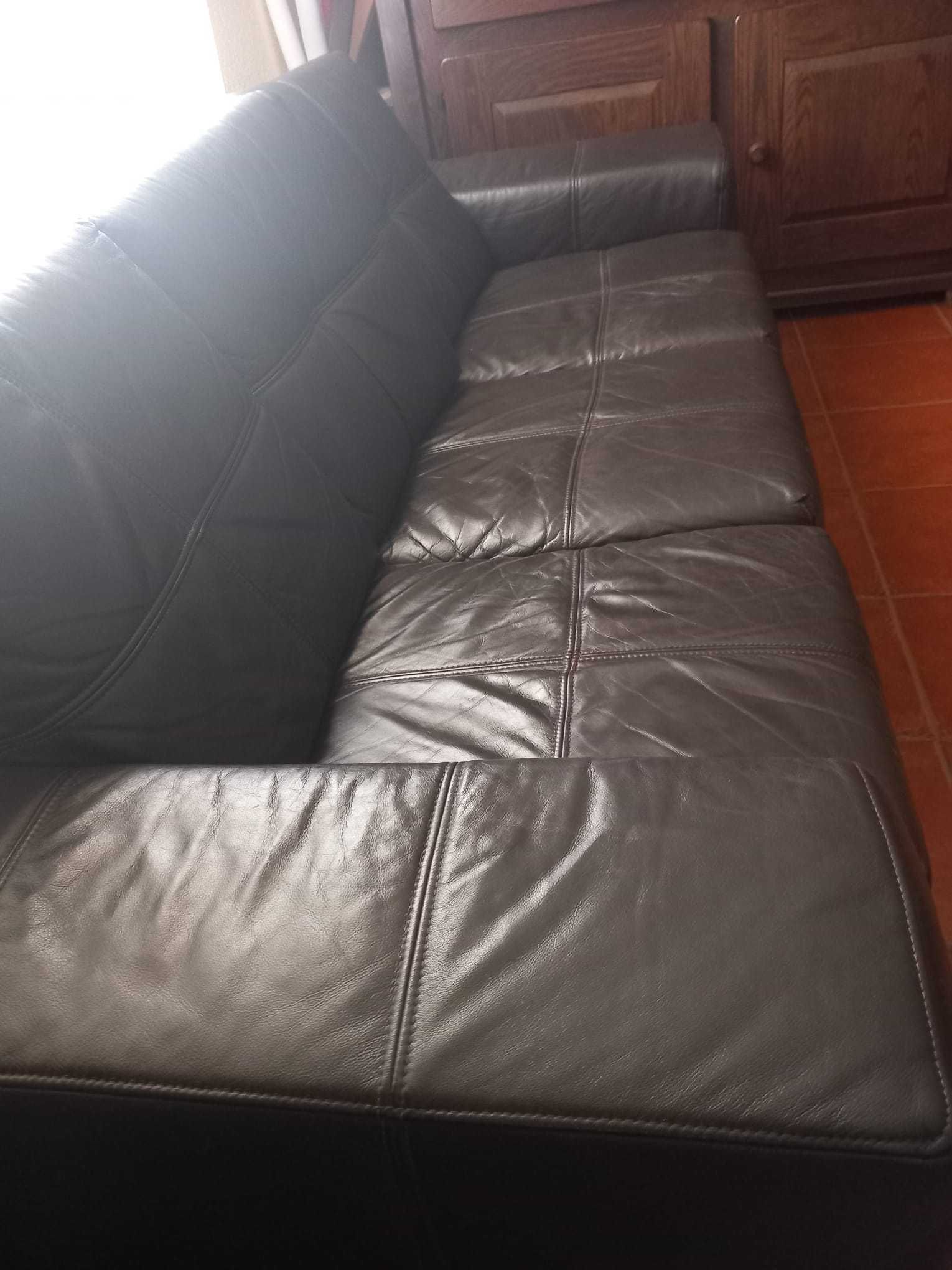 Sofá em pele verdadeira