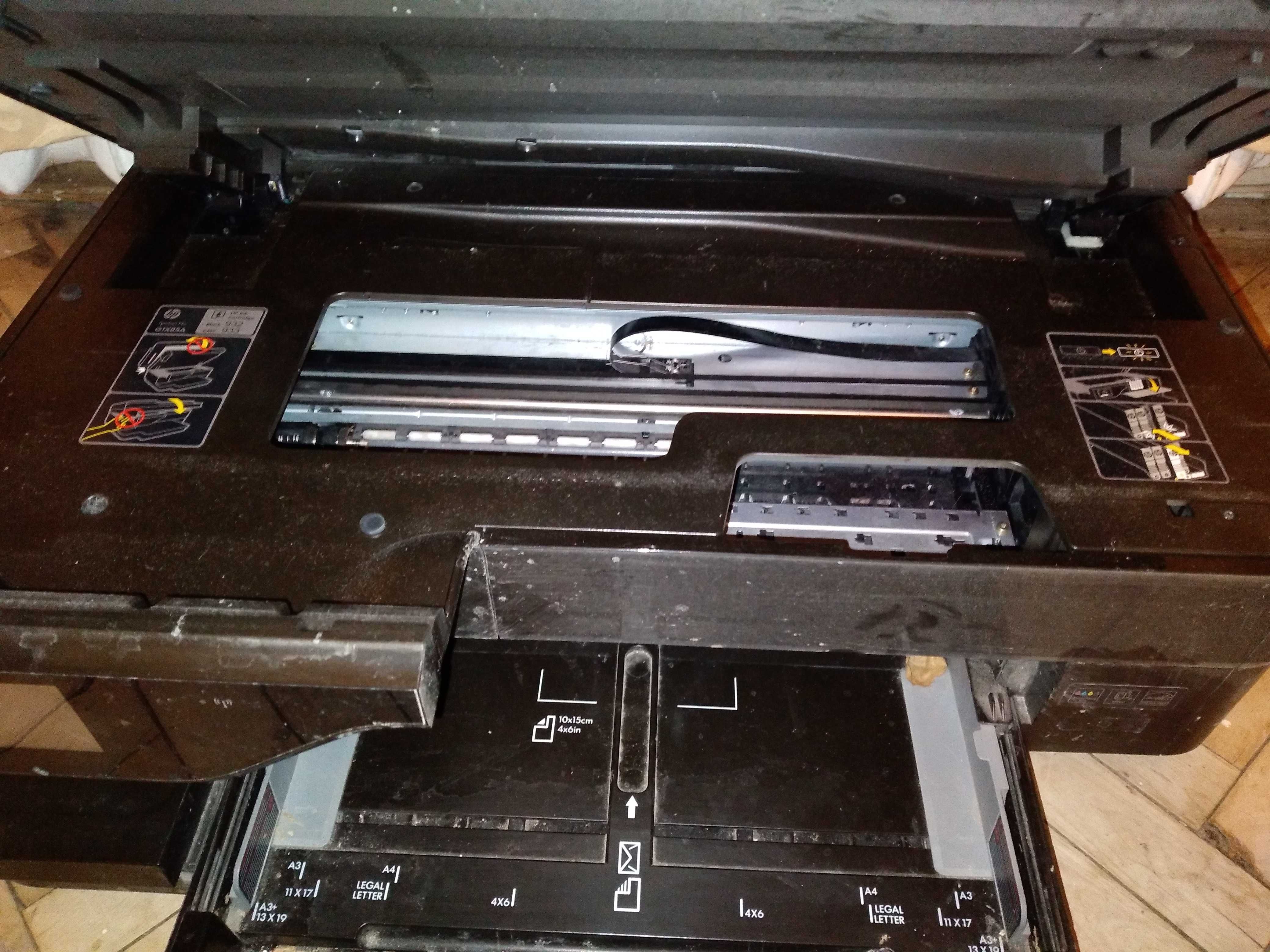Принтер HP друкує А3
