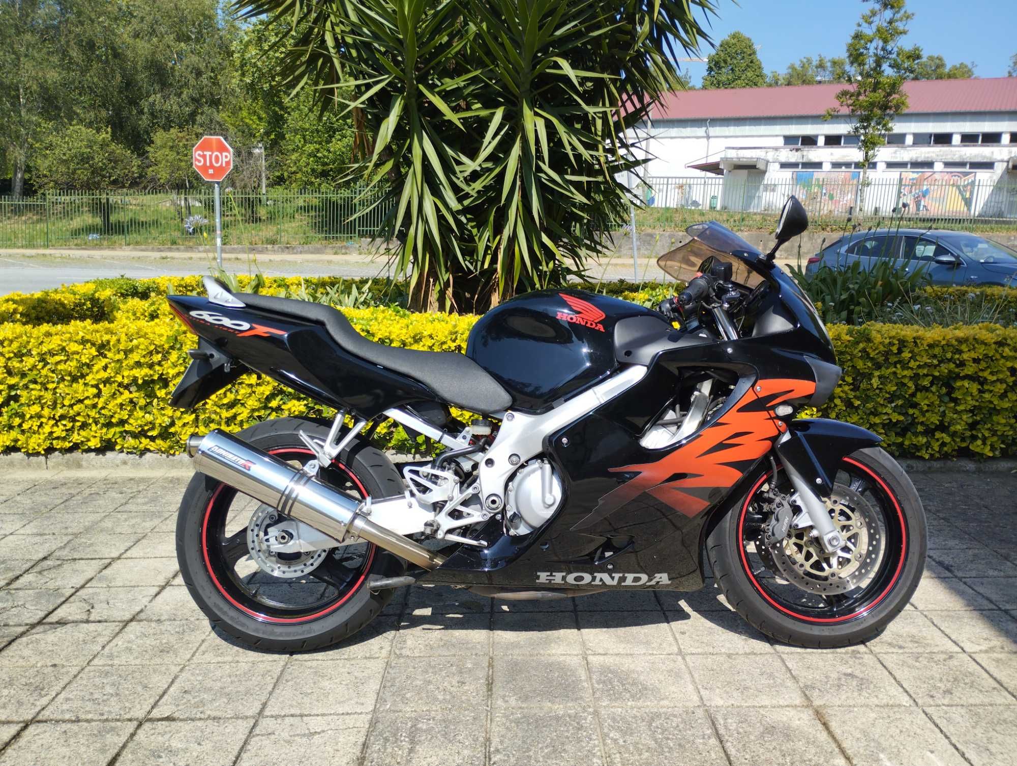 Honda CBR 600f como nova