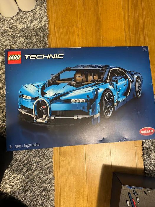Lego Bugatti Chiron- częściowo złożony