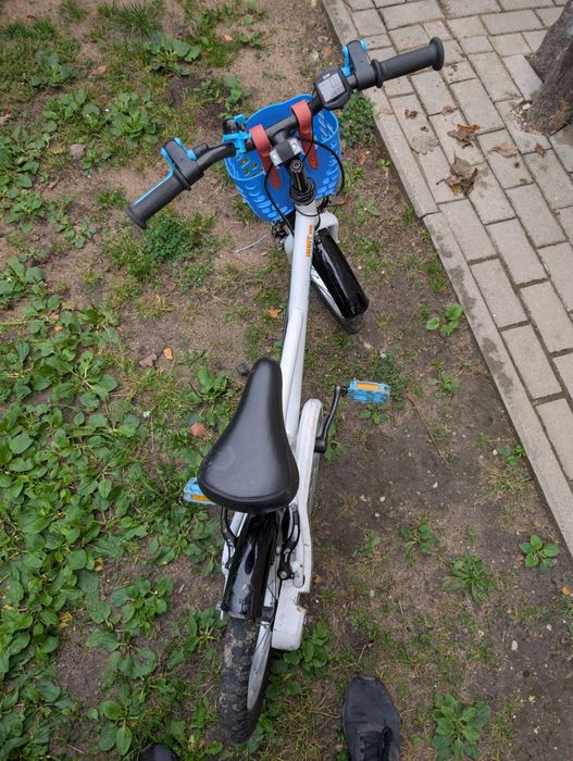 Rower, koła 16, biały, koszyk, licznik