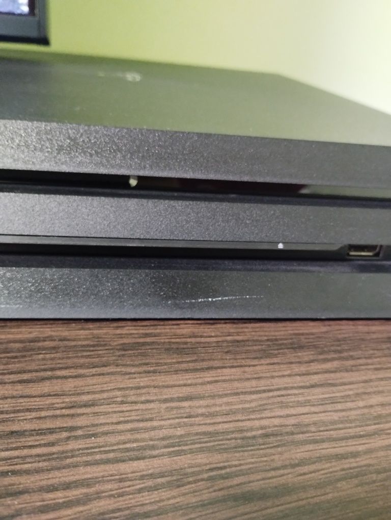 Playstation 4 PRO 1 TB 3 геймпада