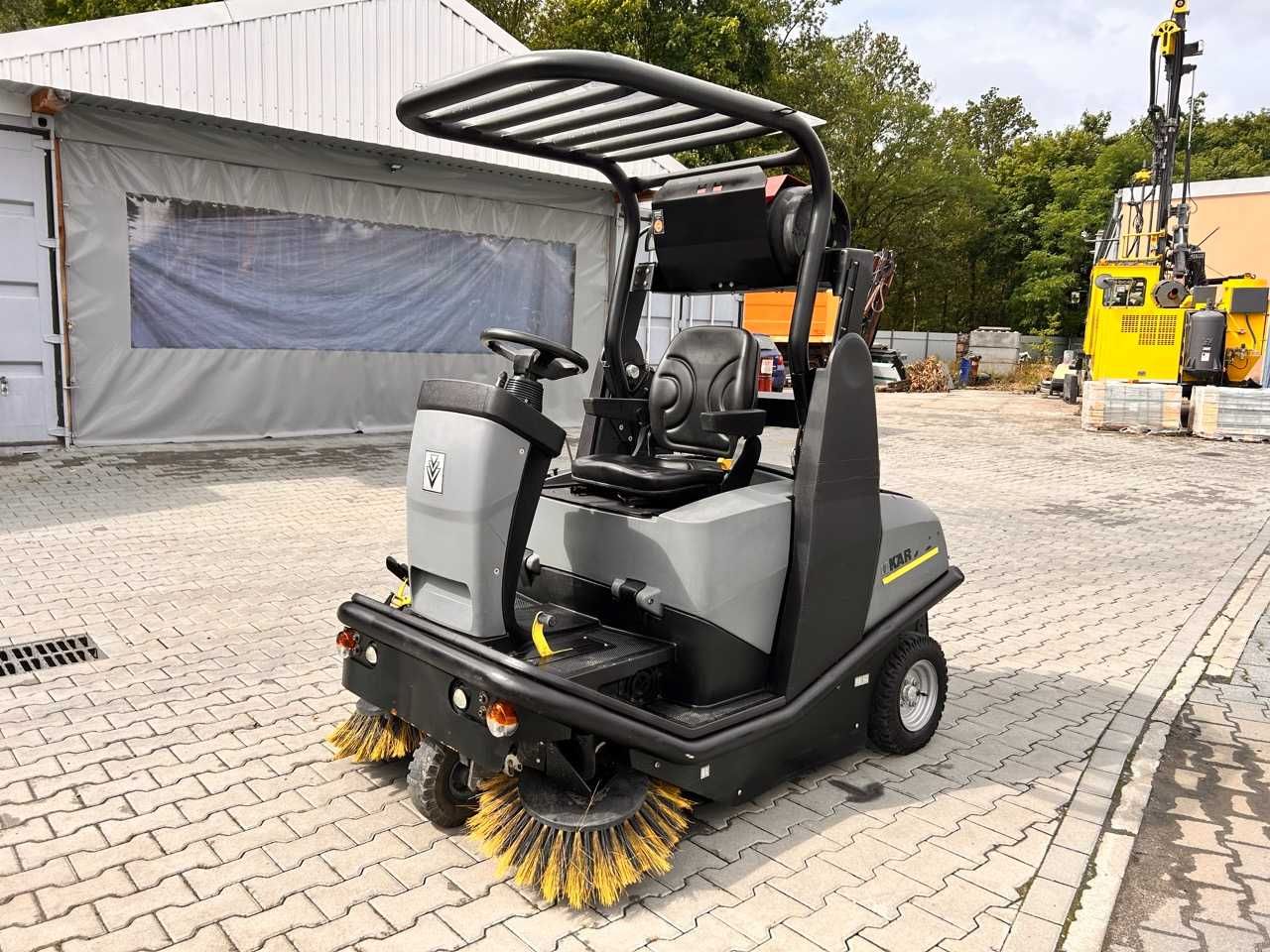 zamiatarka przemysłowa Karcher KM 120/150 R LPG 2015r