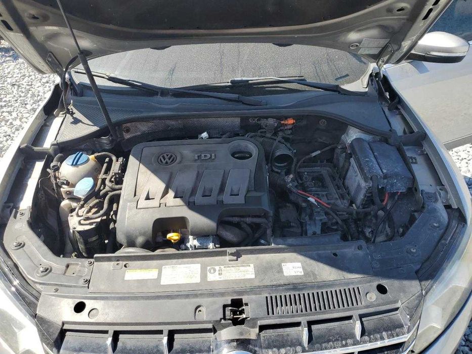 В дорозі VOLKSWAGEN PASSAT SE 2014 фольцваген пасат США фото відправки