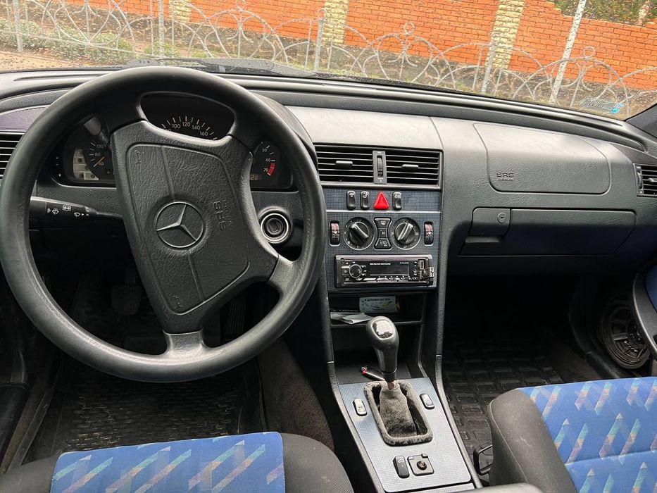 Продам мерсіка с 200 1998 року в гарному стані.