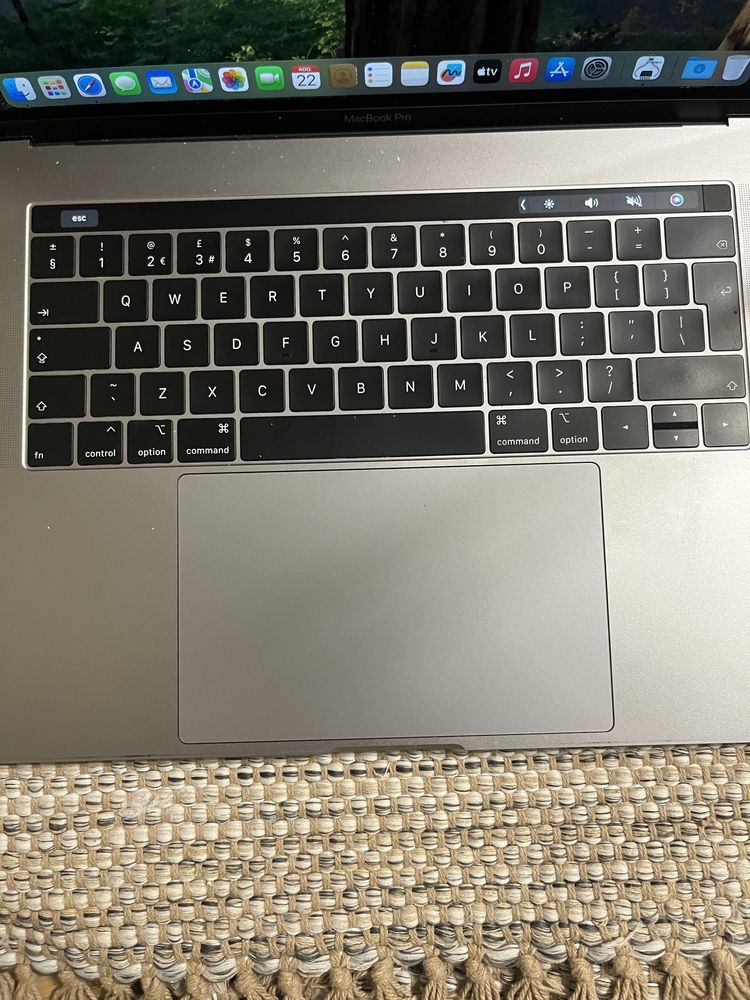 MacBook Pro A1990