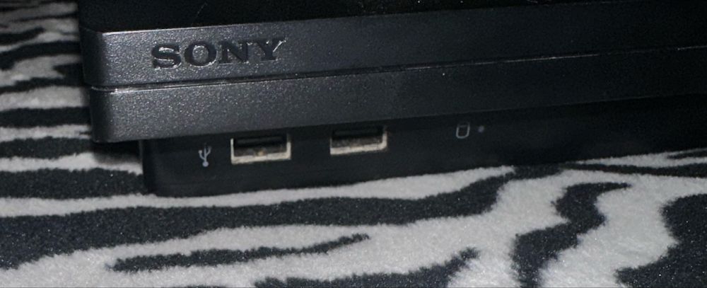 PS3. Usada poucas vezes, a funcionar. Leva junto 15 jogos e os cabos.