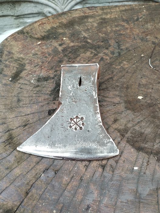 Старовинний кований колун