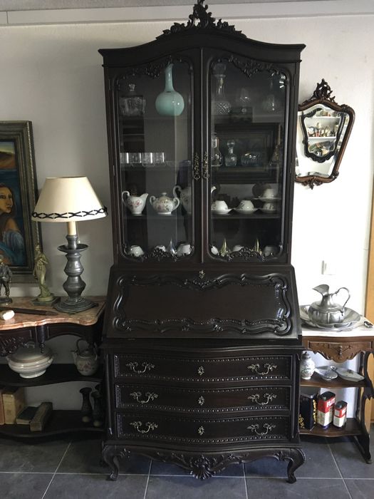 Móvel muito antigo, como novo.