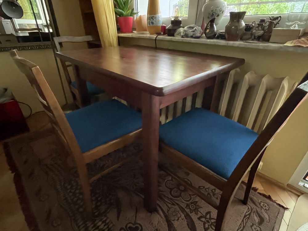 Unikatowy stół jadalniany z orzechowego drewna + 4 krzesła retro