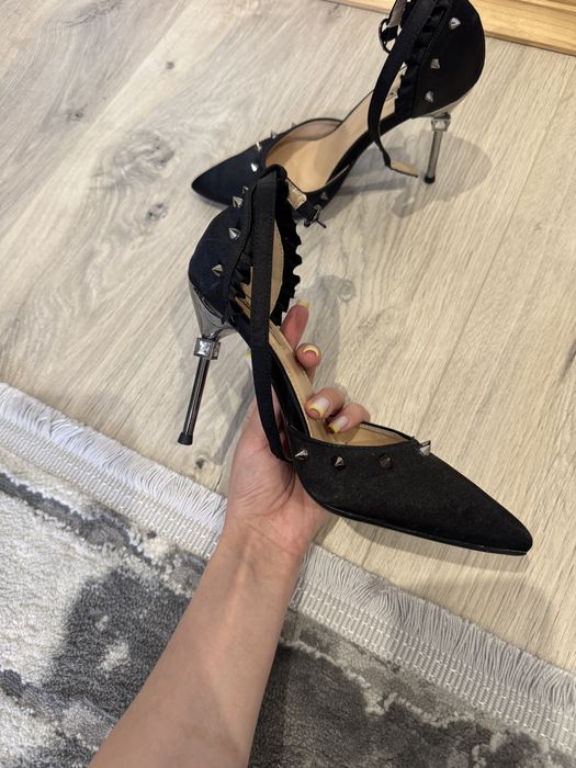 Туфлі жіночі з цікавим каблуком