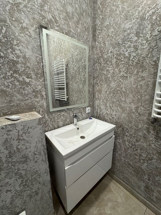 Продам комерційне приміщення в новобудові в центі міста власник