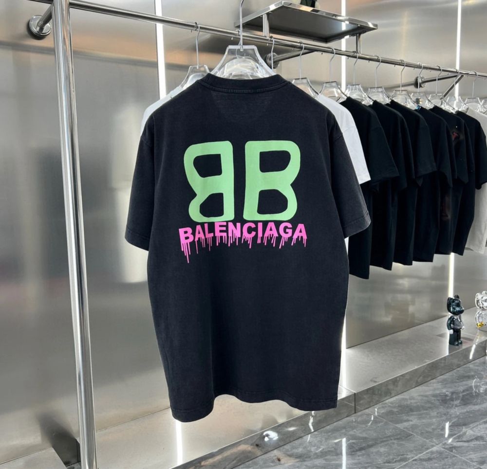 Футболка Жіноча футболка в стиле BALENCIAGA