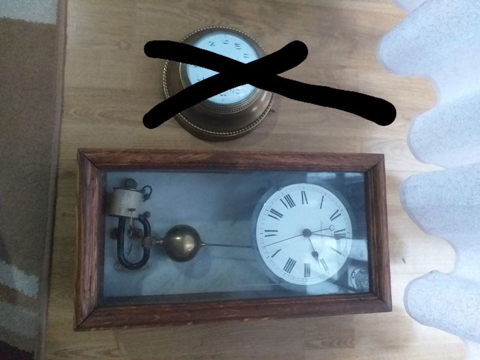 Stary zegar elektryczny francuski