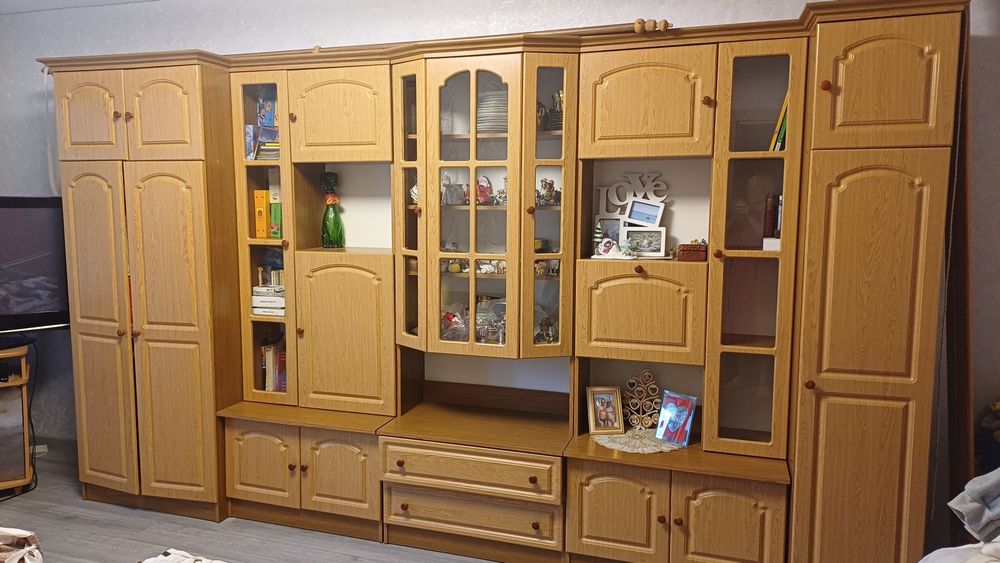 Стенка отличного качестве светлокоричневая